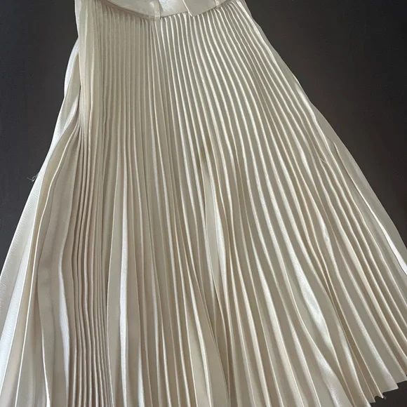 Audrey Hepburn Moon River Cream Satin Pleated Belted Midi Skirt - Picture 5 of 14